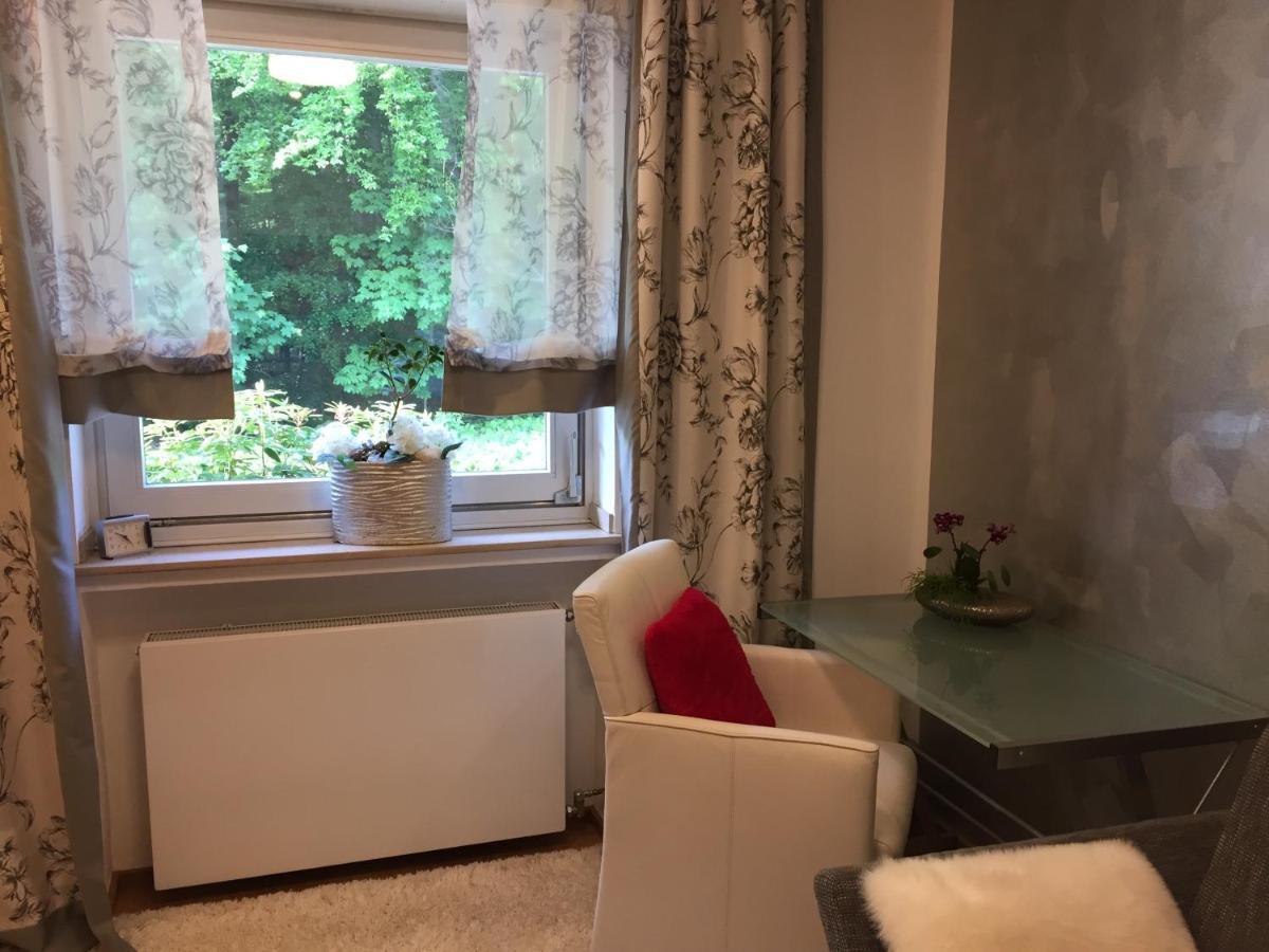 Airport Rooms Waldblick Köln Exteriör bild